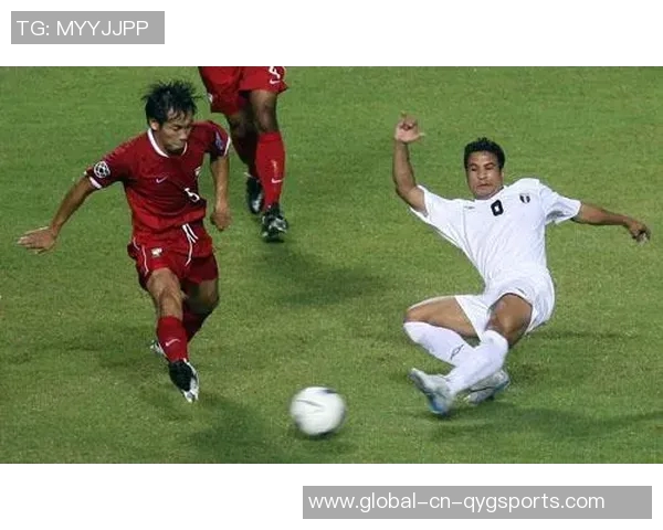 足球扫堂腿技艺解析与实战应用探讨